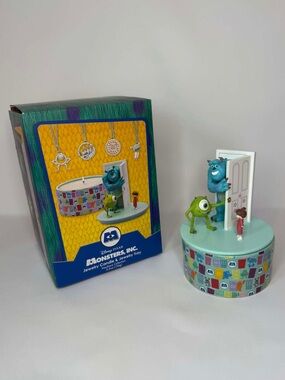 Disney Monsters Inc. Charmed Aroma Jewelry Candle & Tray set
